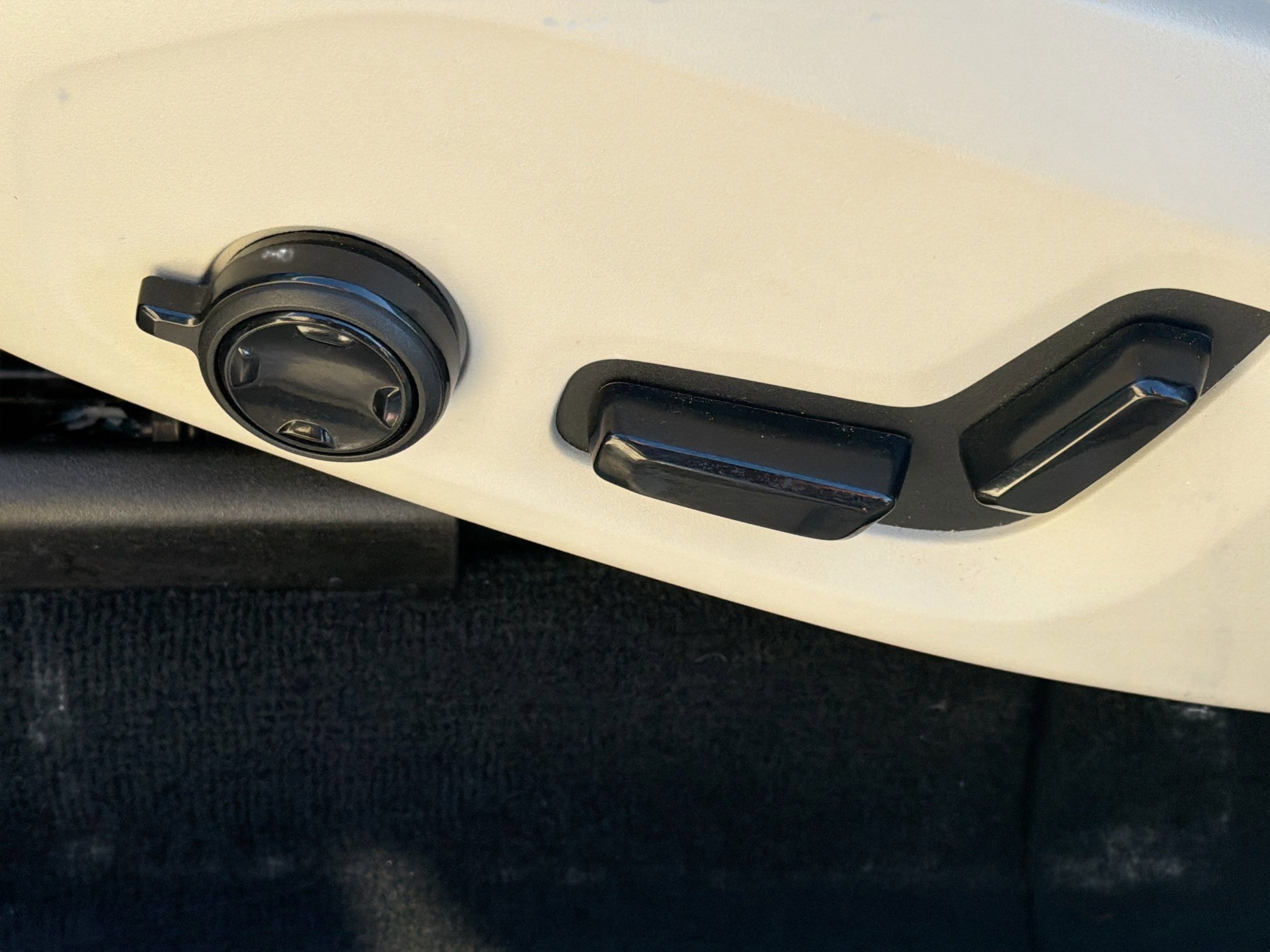 Used 2025 Volvo XC60 B5 Ultra w/ Climate Package image 25