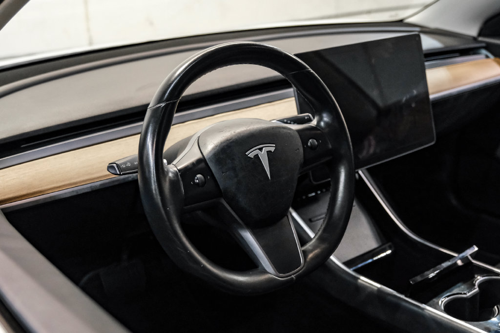 Used 2018 Tesla Model 3 Long Range RWD image 15
