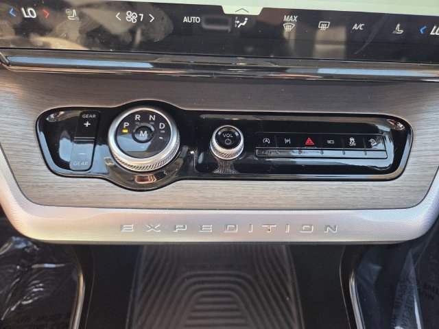 Certified 2025 Ford Expedition Platinum AWD/4WD image 28