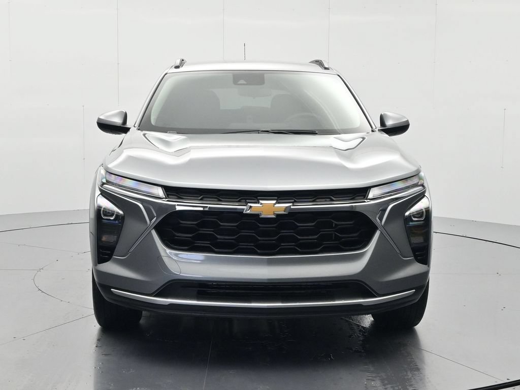 Certified 2025 Chevrolet Trax LT FWD image 2