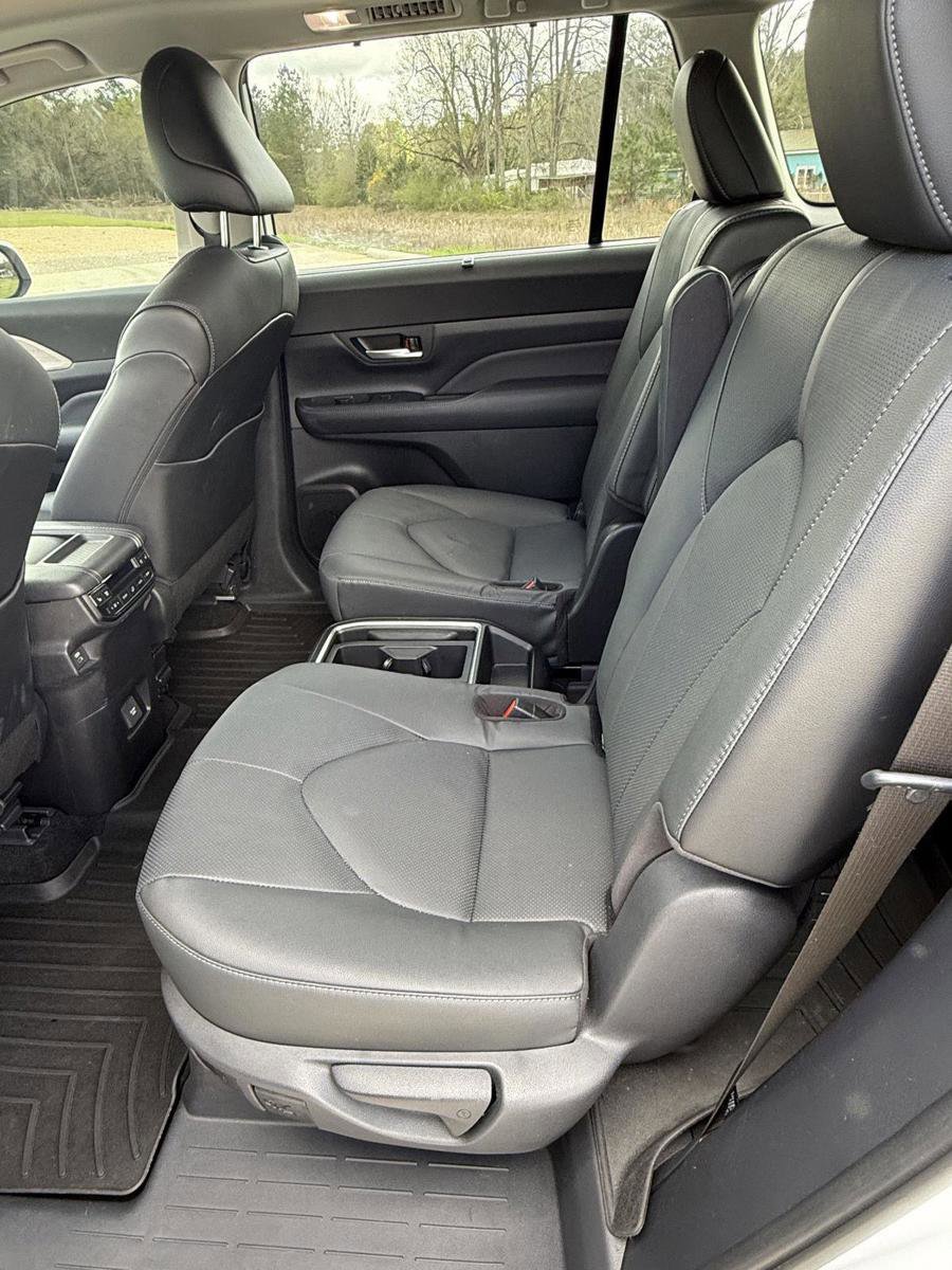 Used 2025 Toyota Grand Highlander AWD image 16