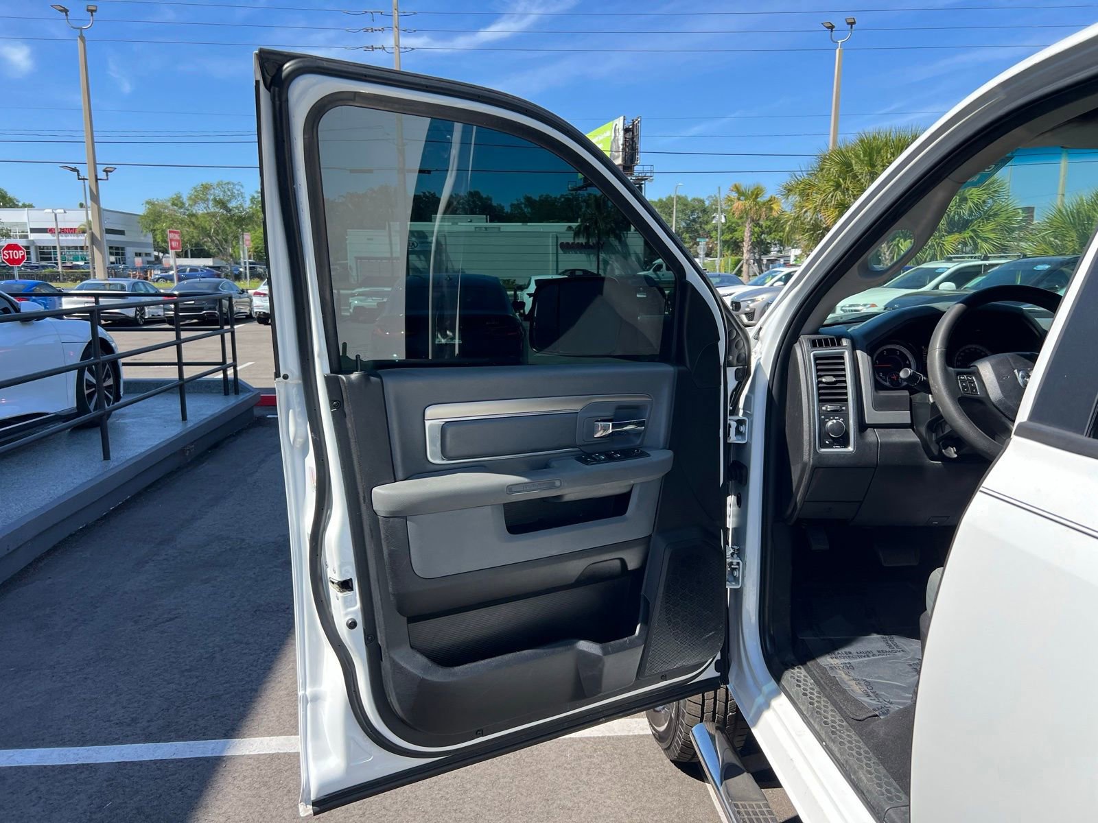 Used 2018 RAM 3500 SLT AWD/4WD image 19