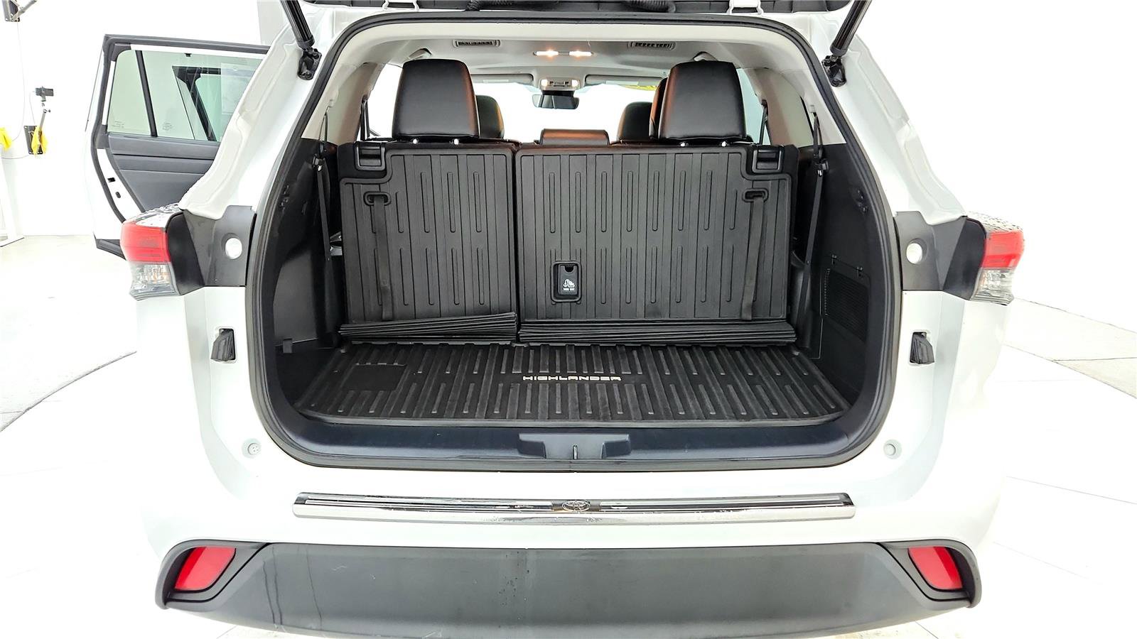 Certified 2022 Toyota Highlander XLE image 29