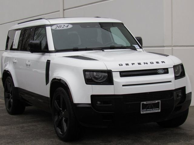 Used 2024 Land Rover Defender 130 X-Dynamic SE image 2