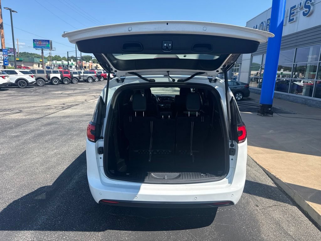 Used 2024 Chrysler Pacifica Limited FWD image 11