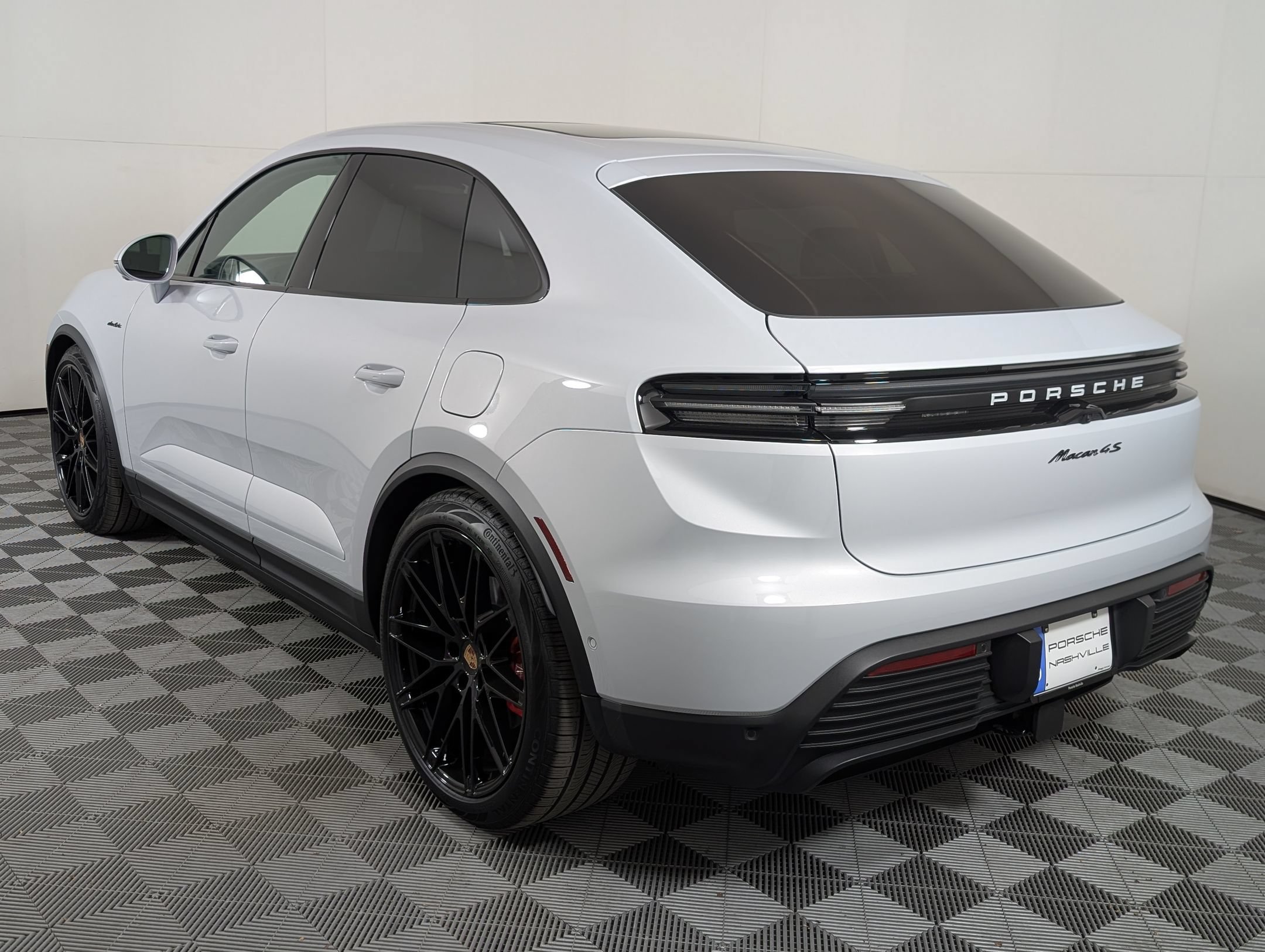 New 2025 Porsche Macan 4S Electric AWD/4WD image 3