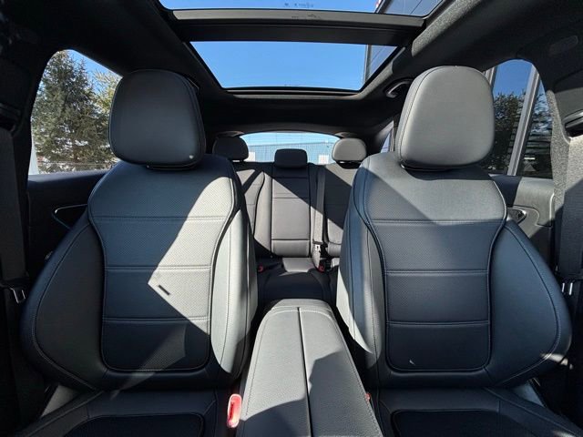 Used 2025 Mercedes-Benz GLC 300 4MATIC image 48