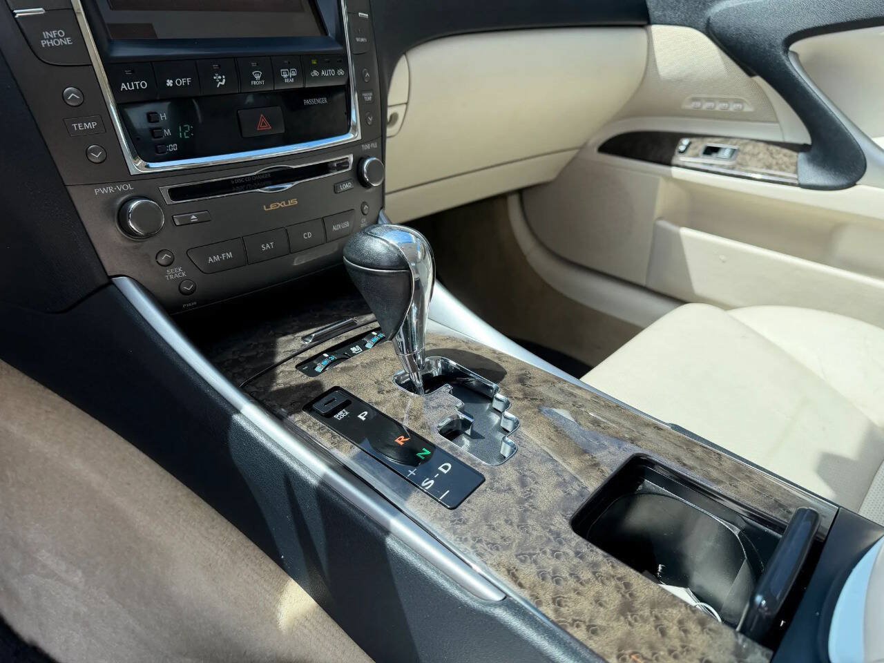 Used 2010 Lexus IS 350C RWD image 13