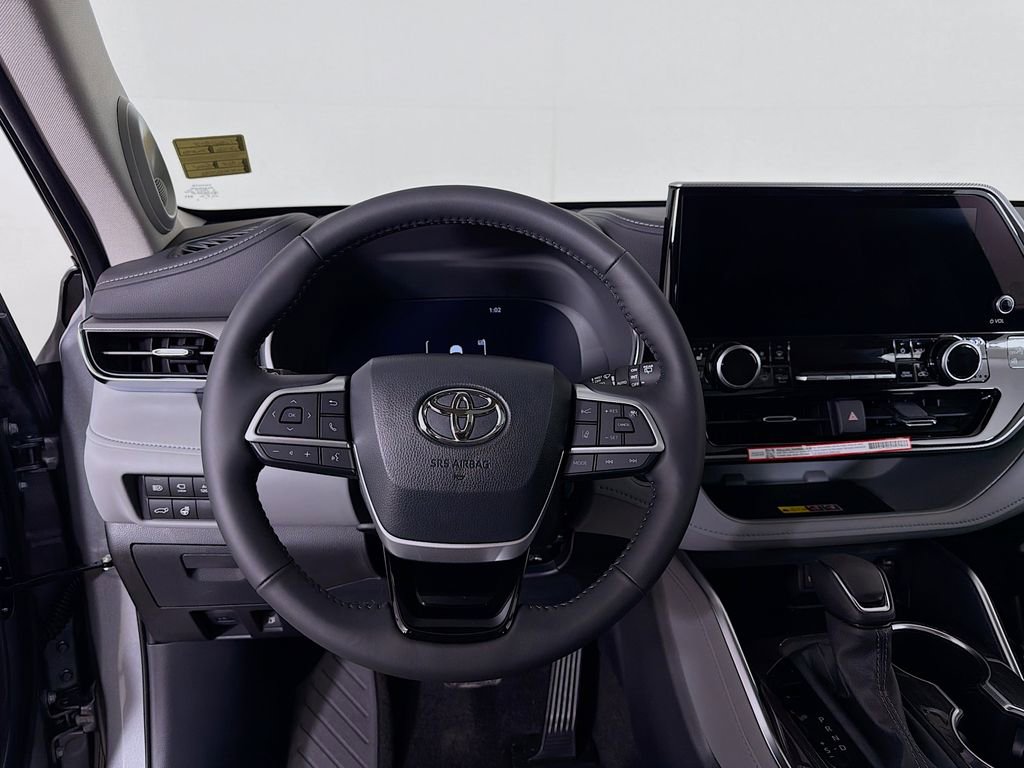 New 2026 Toyota Highlander Platinum image 18