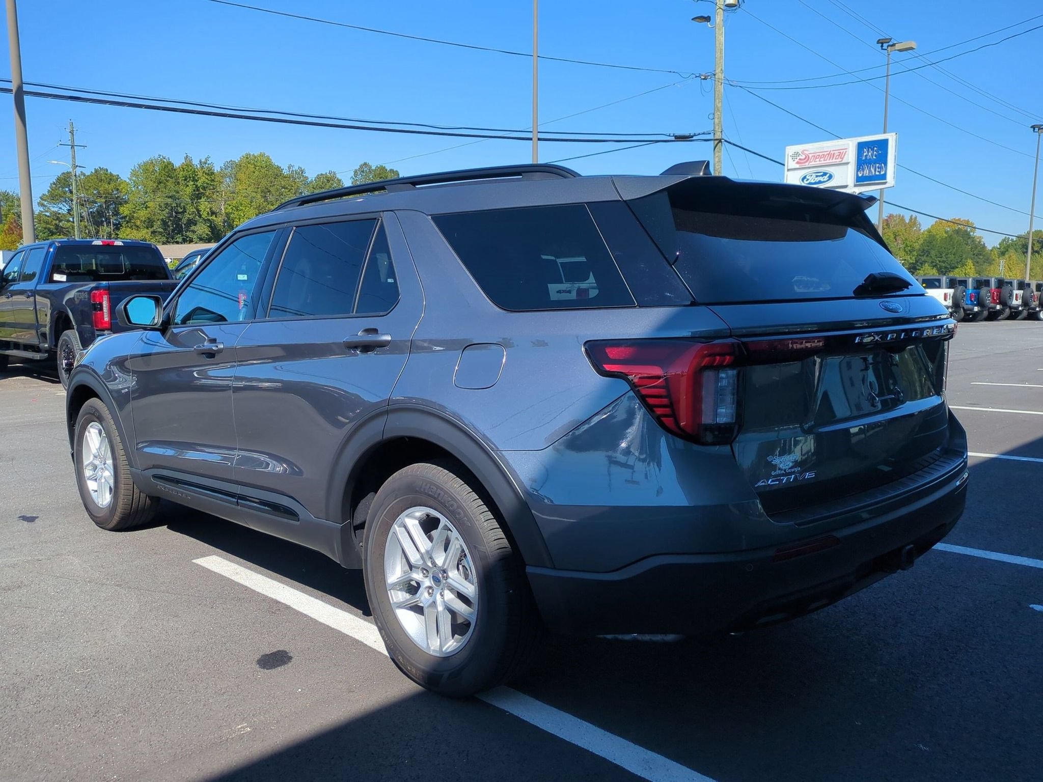 Used 2026 Ford Explorer Active RWD image 9