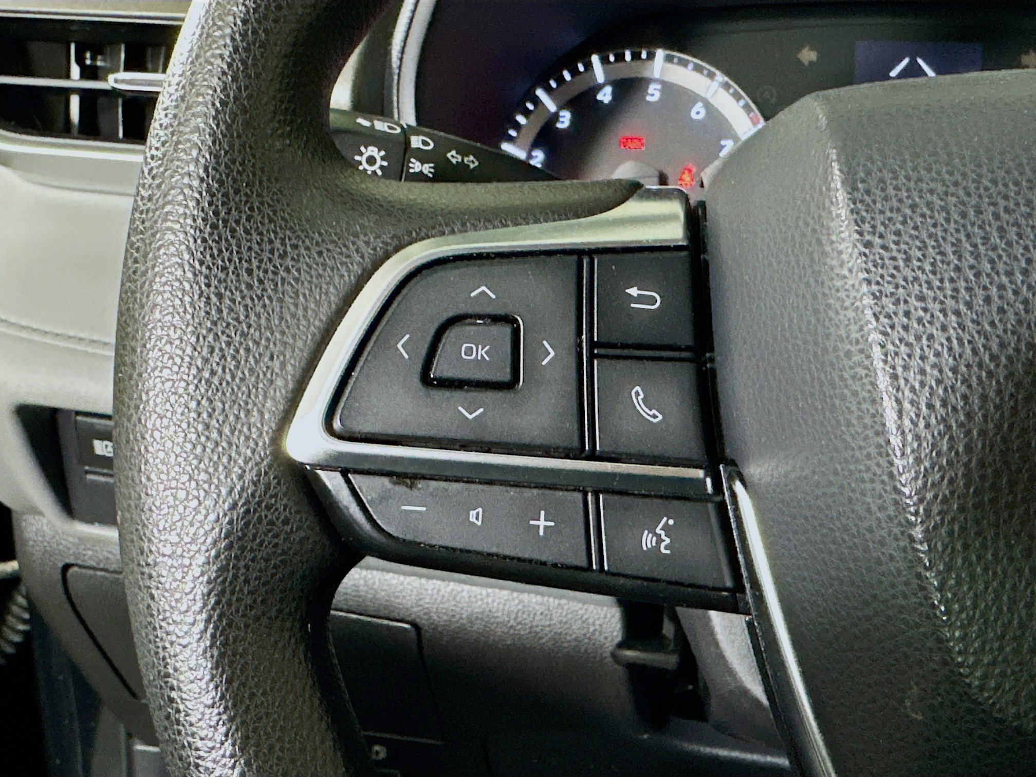 Used 2021 Toyota Highlander L image 16