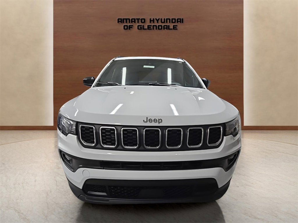 Used 2024 Jeep Compass Latitude image 9