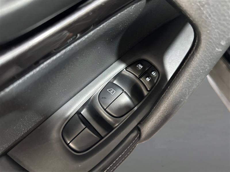 Used 2019 Nissan Rogue S AWD/4WD image 28