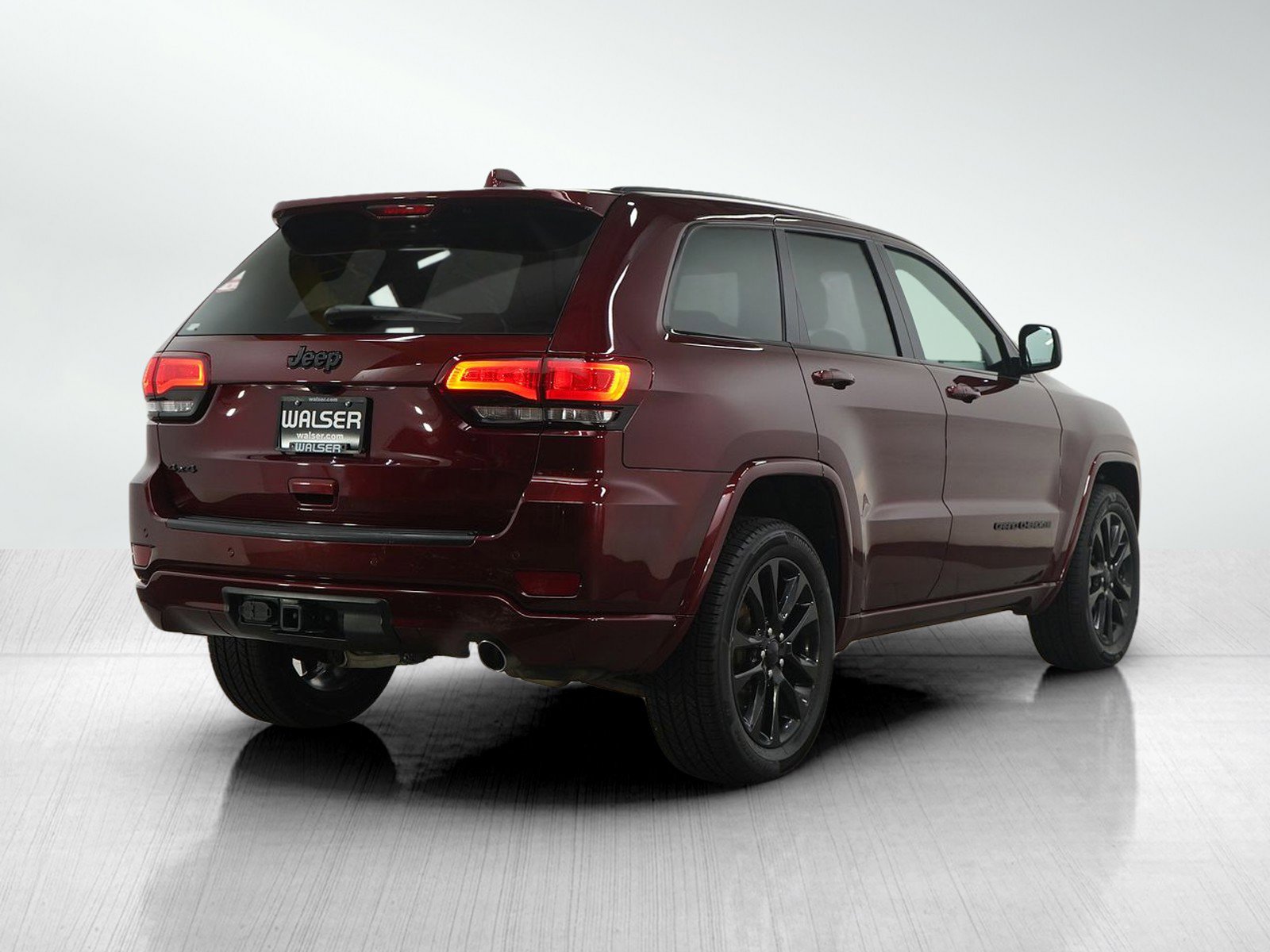 Used 2020 Jeep Grand Cherokee Altitude image 5