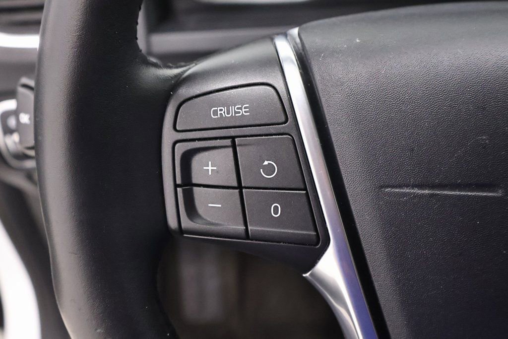 Used 2017 Volvo S60 T5 Inscription image 24