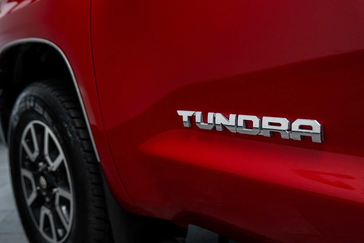 Used 2018 Toyota Tundra SR5 AWD/4WD image 11