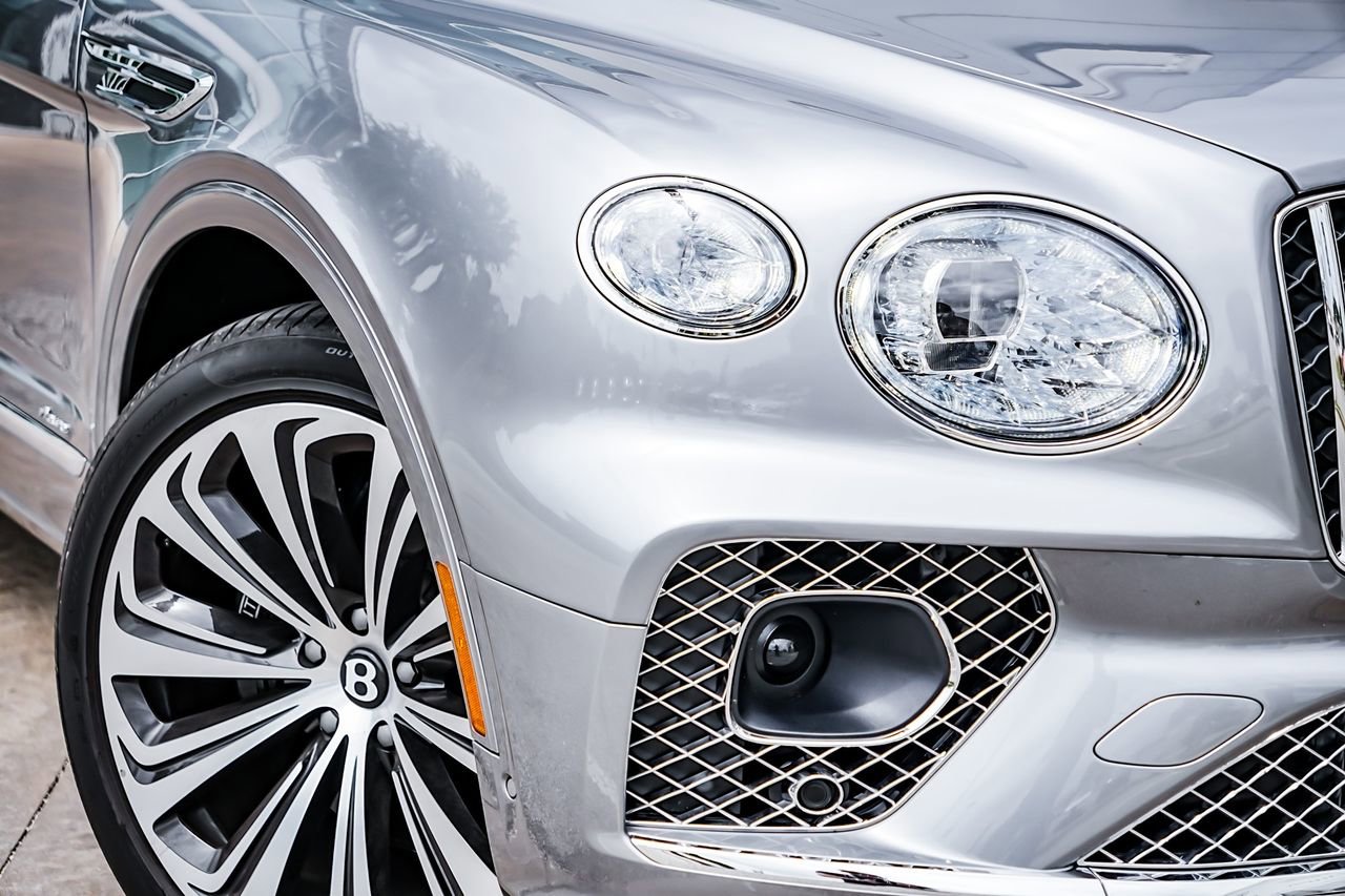 Used 2023 Bentley Bentayga Extended Wheelbase image 3