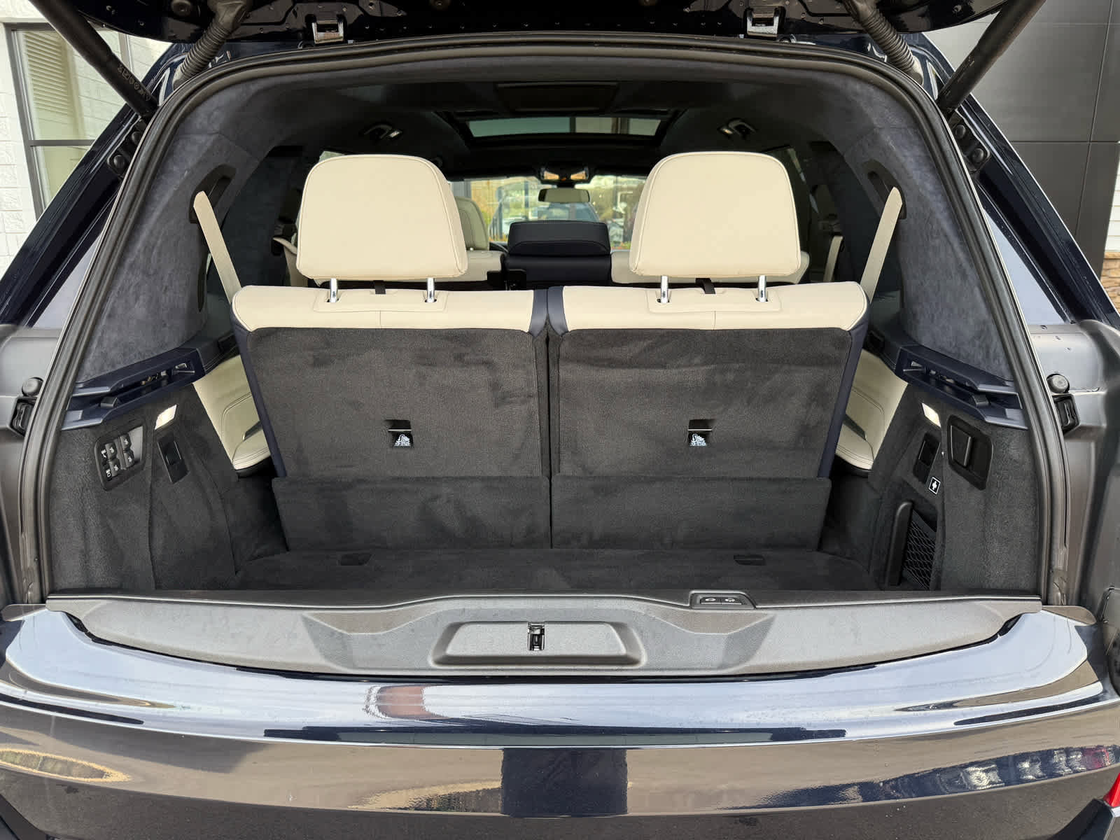 Used 2022 BMW X7 M50i image 38