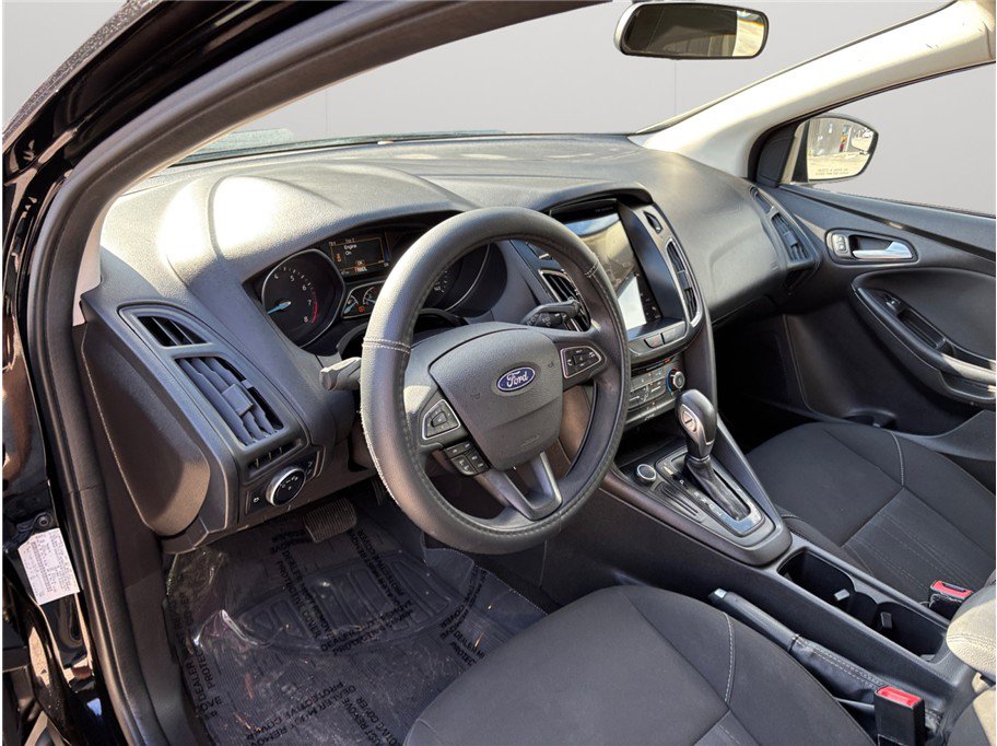 Used 2017 Ford Focus SE image 6