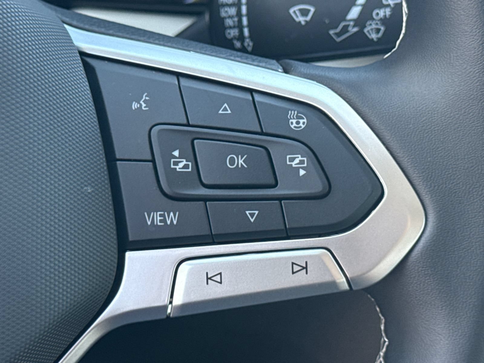 Certified 2025 Volkswagen Taos S AWD/4WD image 32