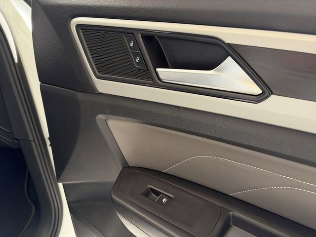 Certified 2022 Volkswagen Atlas SE w/ Black Wheel Package image 39