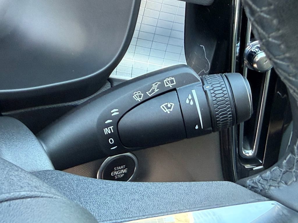 Certified 2024 Volvo XC40 B5 Core AWD/4WD image 33