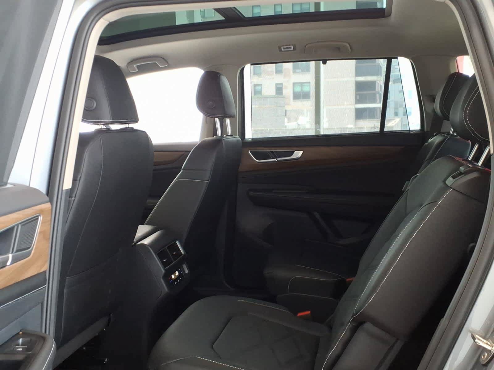 Used 2026 Volkswagen Atlas SE w/ Panoramic Sunroof Package AWD/4WD image 13