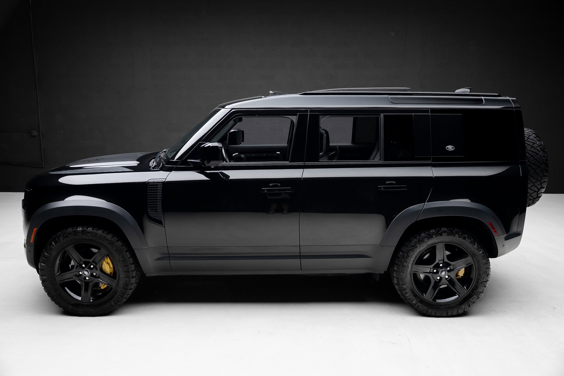 Used 2022 Land Rover Defender 110 SE image 16