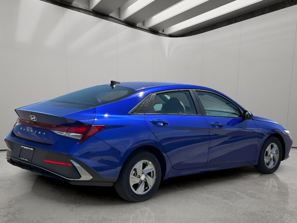 Used 2025 Hyundai Elantra SE w/ Cargo Package image 4