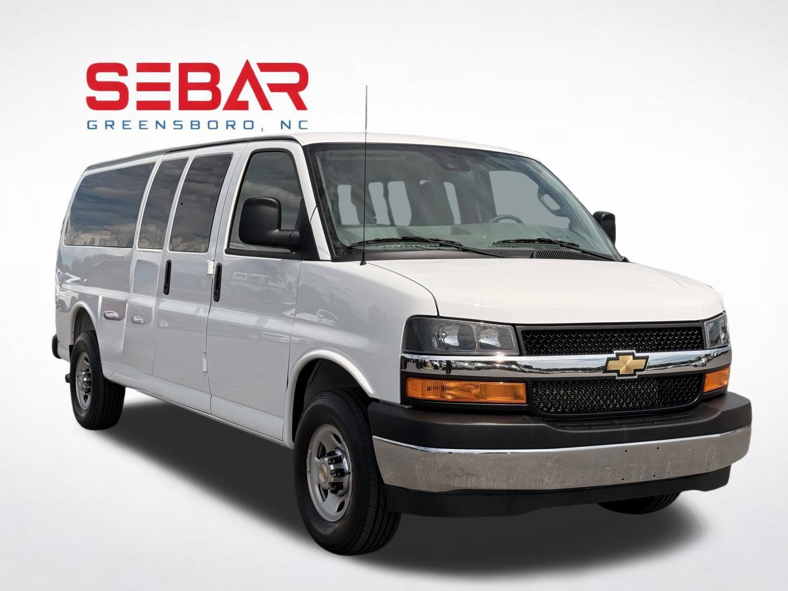 Used 2026 Chevrolet Express 3500 LT w/ LT Preferred Equipment Group RWD image 3