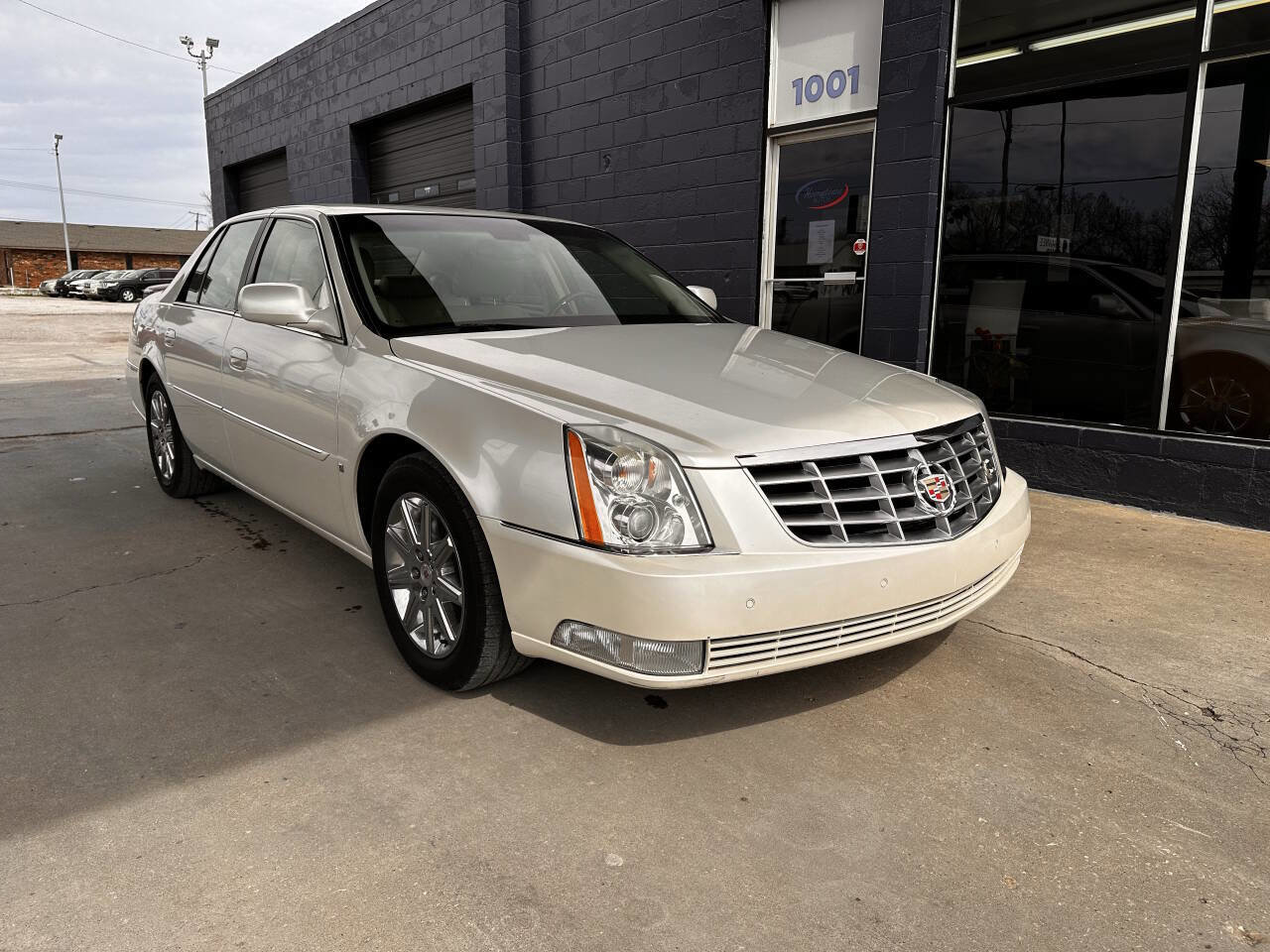 Used 2009 Cadillac DTS FWD image 2