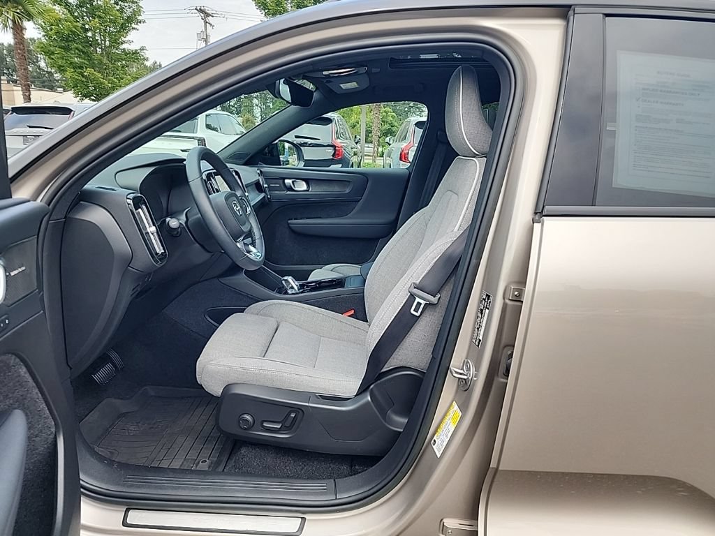 Used 2023 Volvo XC40 Recharge Ultimate w/ Protection Package Premier AWD/4WD image 8