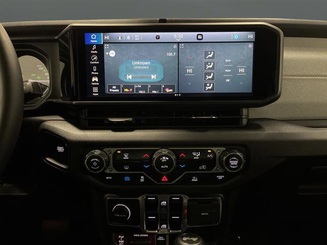 Used 2024 Jeep Wrangler Unlimited image 7