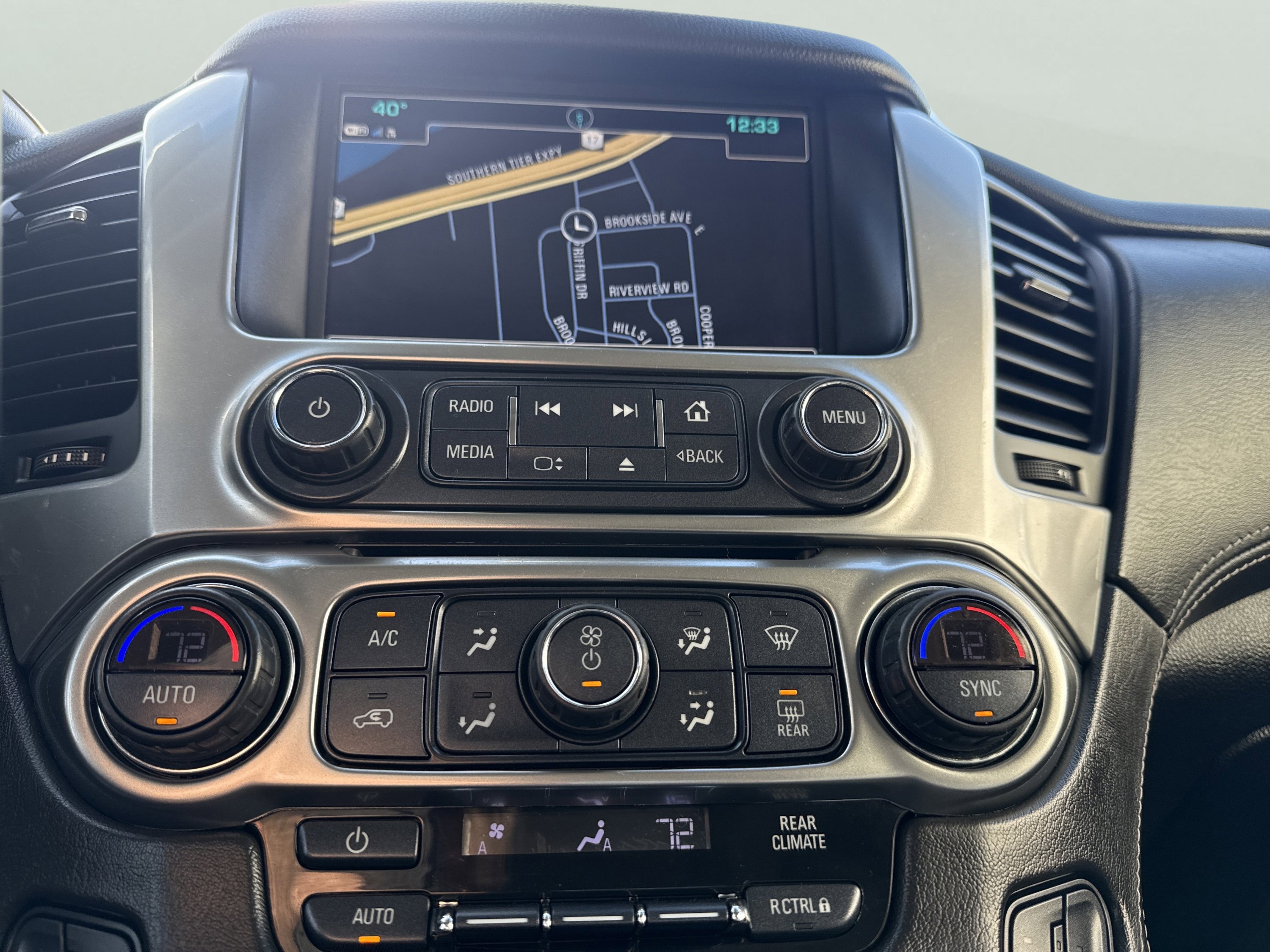 Used 2019 Chevrolet Suburban LT image 18