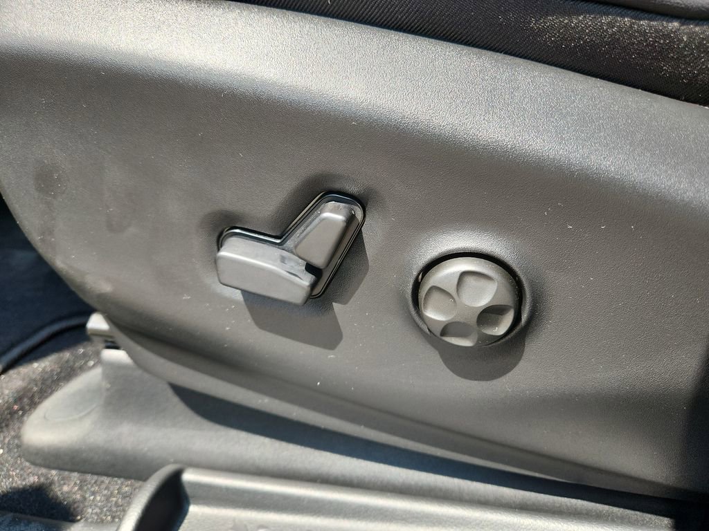New 2026 Chrysler Pacifica Select FWD image 17