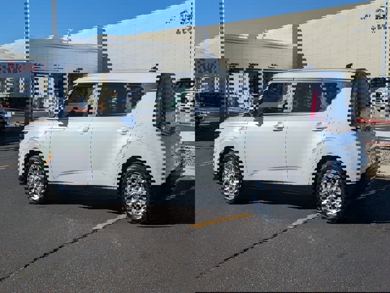 Used 2024 Kia Soul LX w/ Option Group 015 image 4