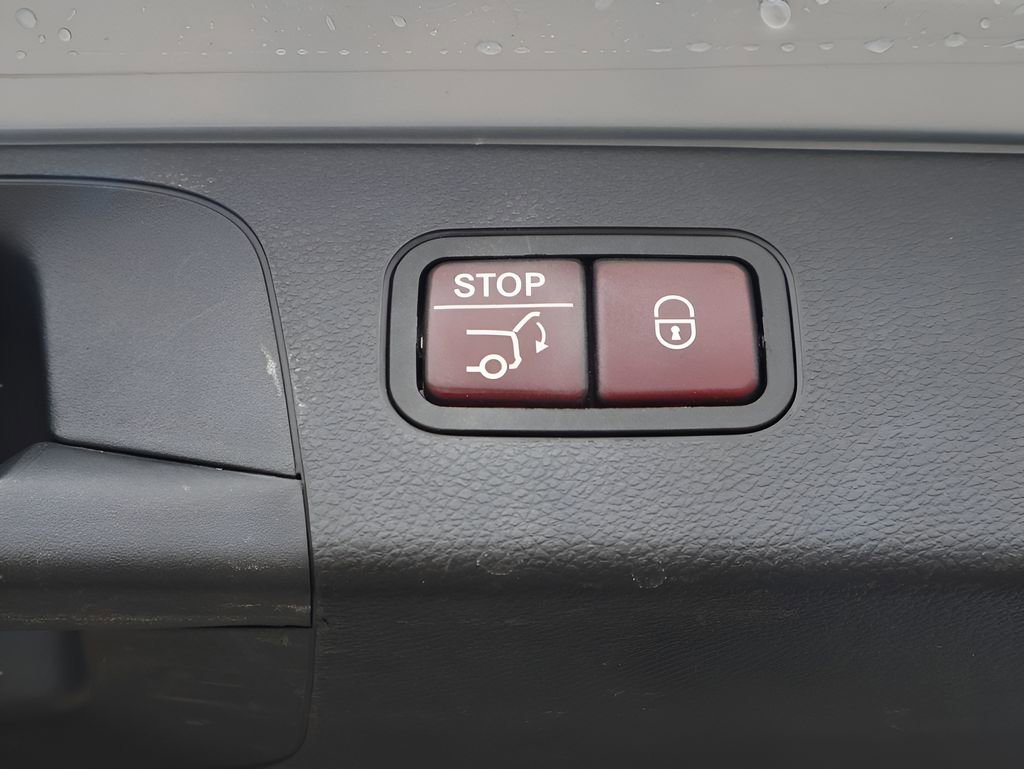 Used 2018 Mercedes-Benz GLC 300 4MATIC image 18