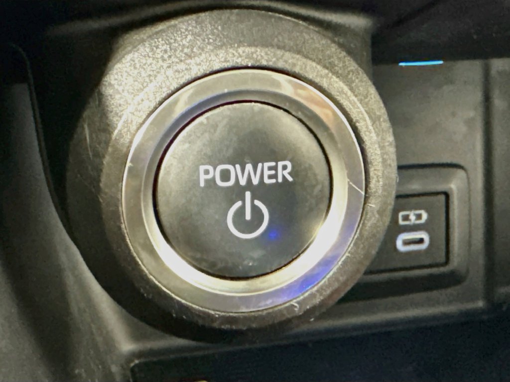 Used 2024 Toyota Venza LE AWD/4WD image 26