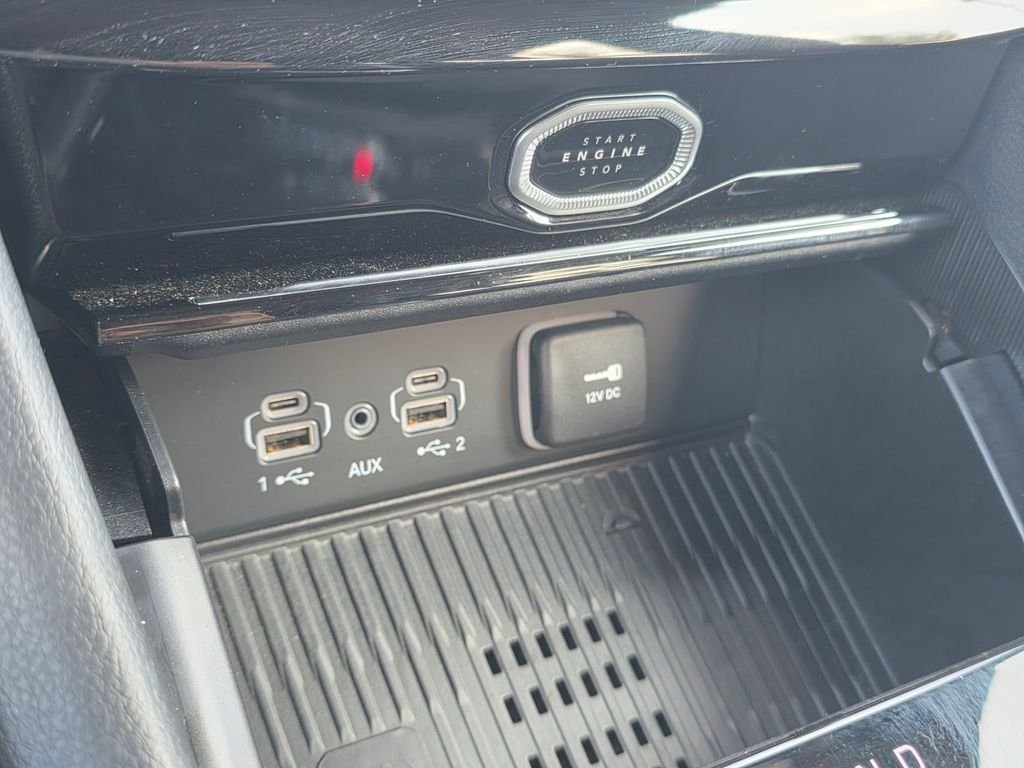 New 2026 Jeep Grand Cherokee Altitude RWD image 17