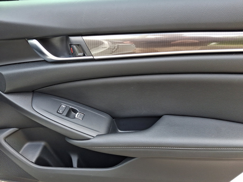 Used 2019 Honda Accord Sport image 10