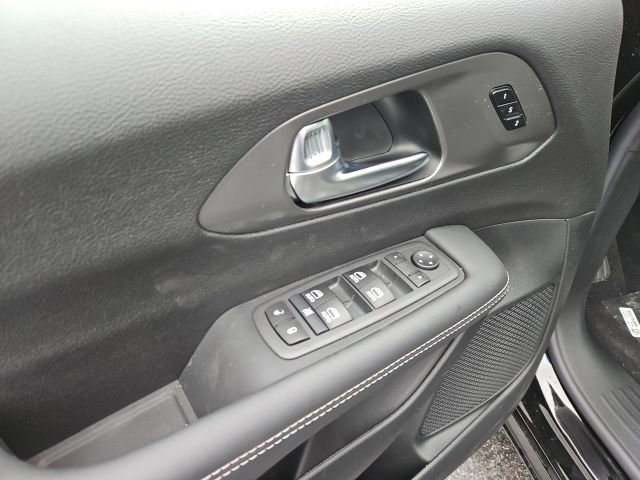 New 2026 Chrysler Pacifica Select FWD image 30