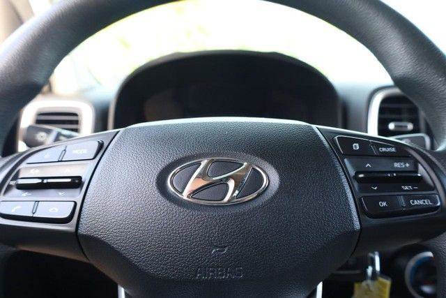 Used 2021 Hyundai Venue SE FWD image 9