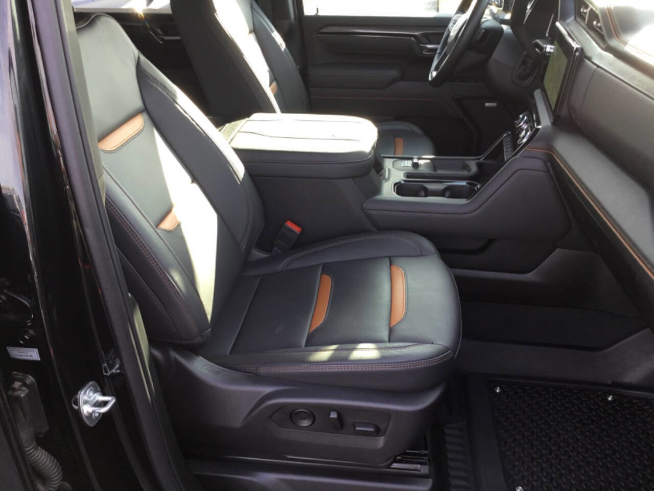 Used 2025 GMC Sierra 2500 AT4 image 11