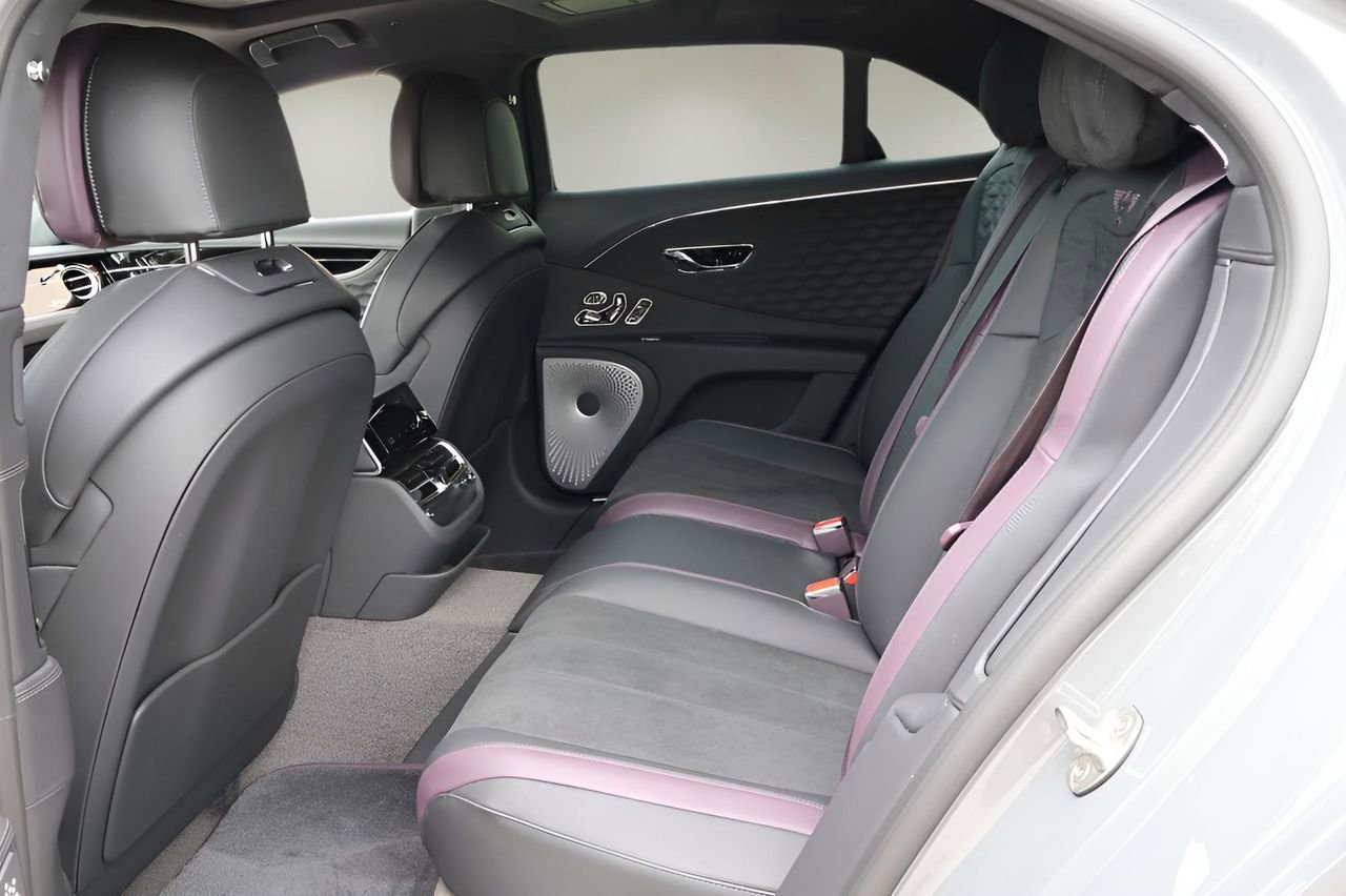 New 2025 Bentley Flying Spur Plug-In Hybrid image 13