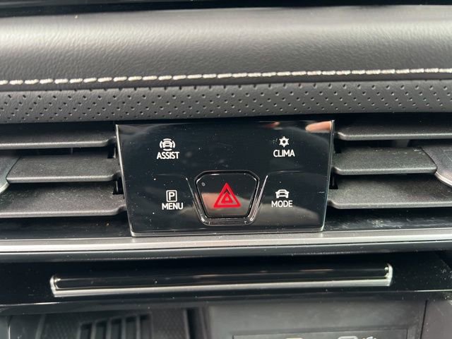 Used 2025 Volkswagen Atlas Cross Sport SE image 19