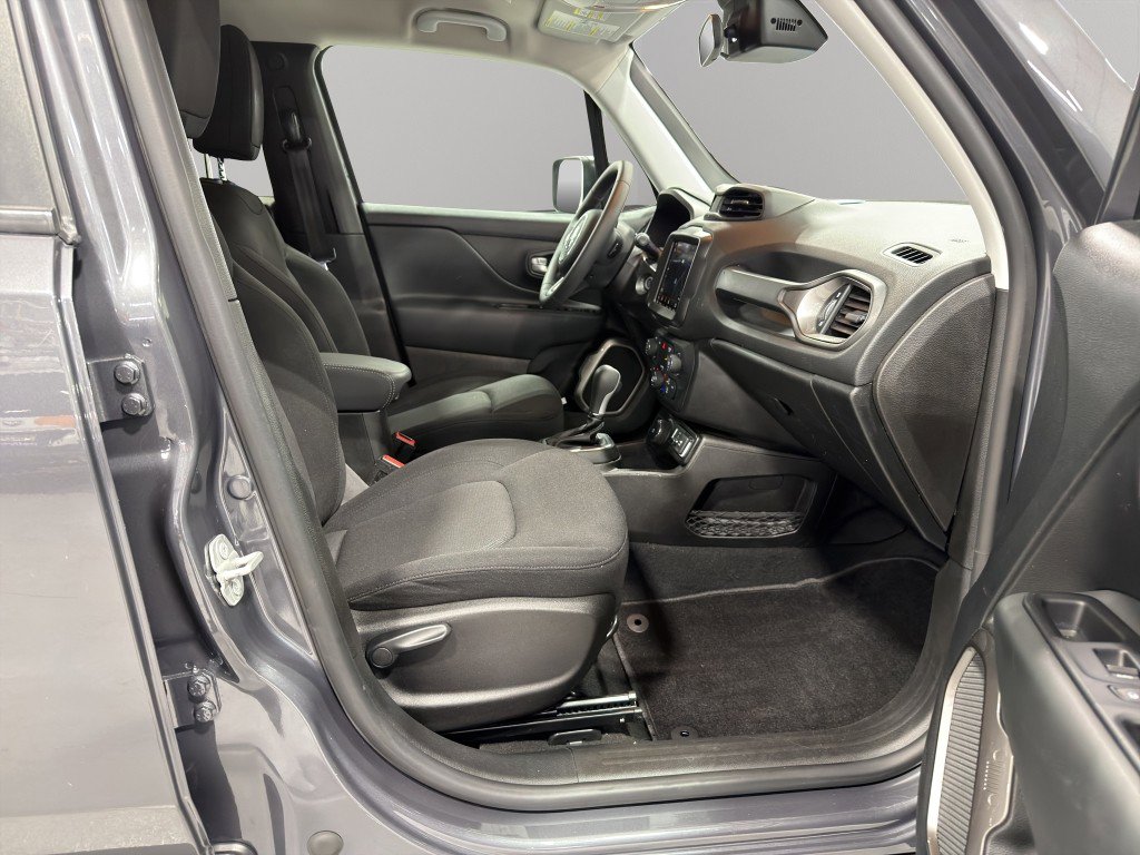 Used 2023 Jeep Renegade Latitude image 6