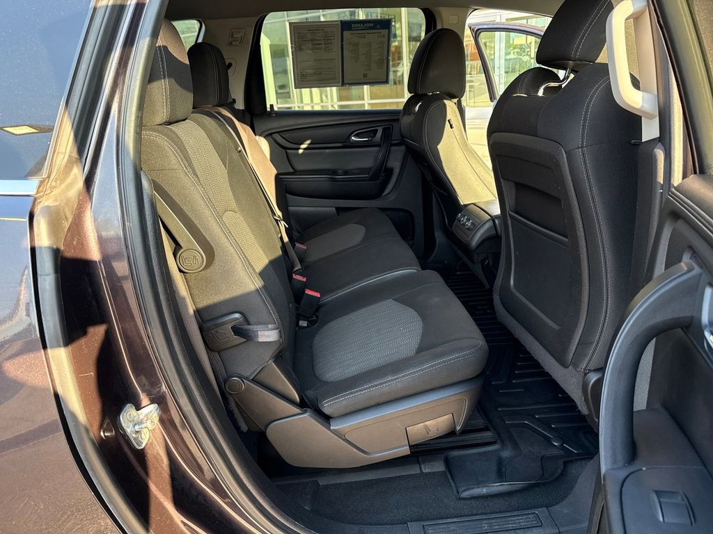 Used 2015 Chevrolet Traverse LT w/ Style and Technology Package image 32