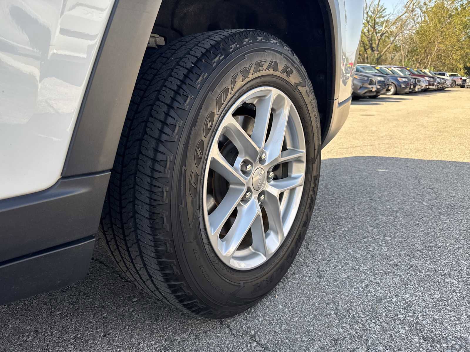 Used 2022 Jeep Grand Cherokee L Laredo w/ Luxury Tech Group I image 13