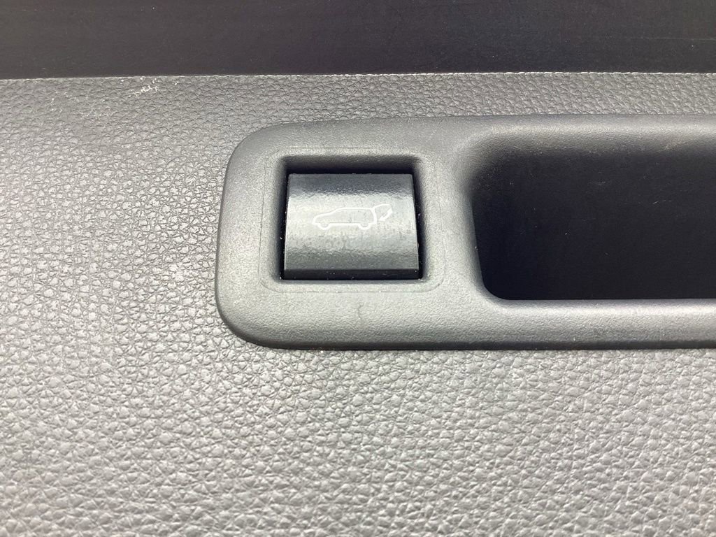 Used 2021 Toyota Highlander XLE AWD/4WD image 15