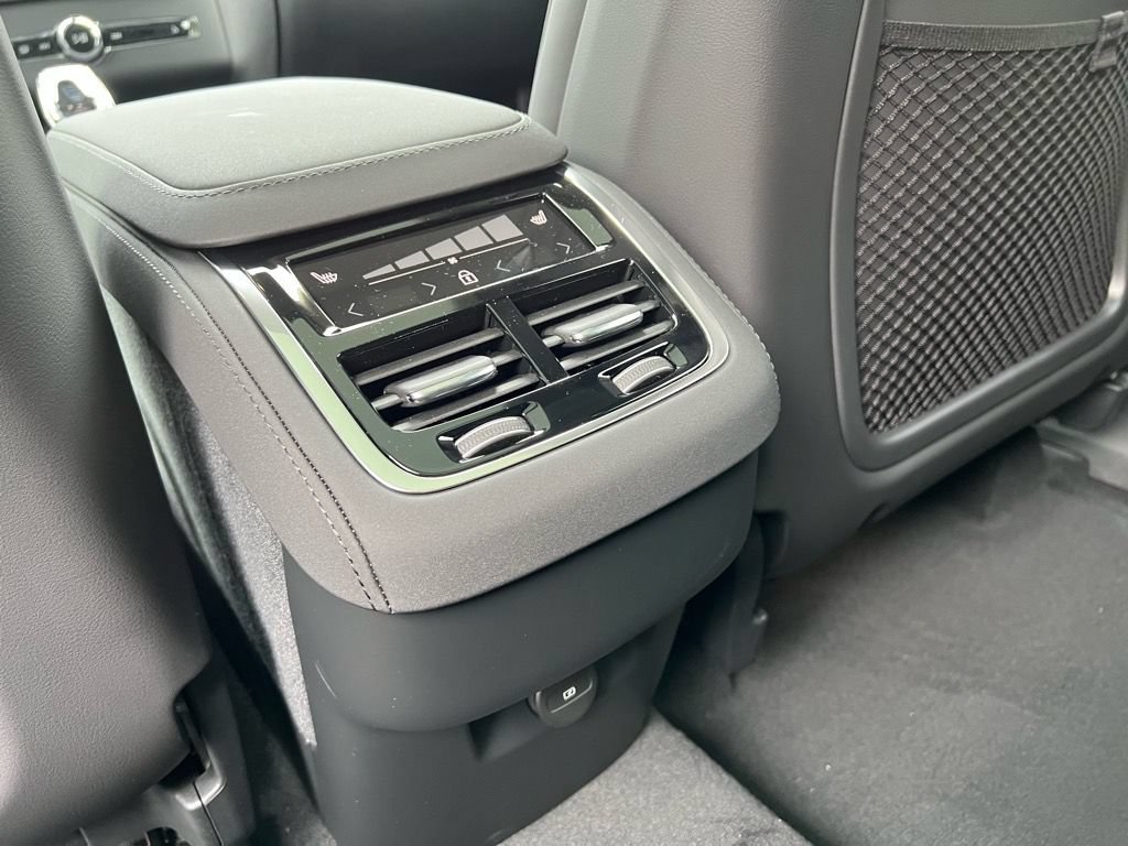 New 2026 Volvo XC90 B6 Plus w/ Protection Package Premier AWD/4WD image 24